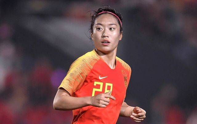 比赛第61分钟，赫拉芬贝赫受伤无法坚持被换下场。